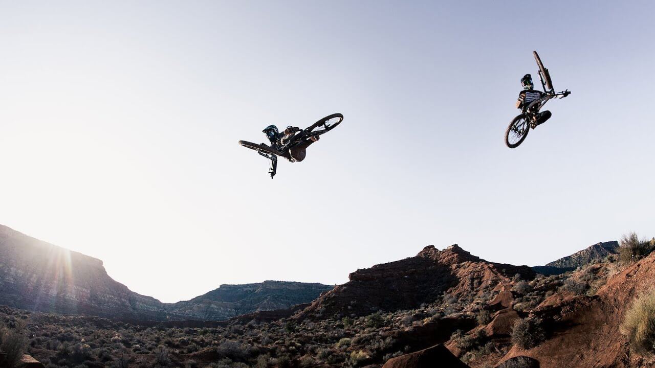 Volando por el desierto de Utah en "Mesa II" Ethan Nell y Tom Van Steenbergen