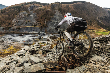 Una de las líneas mas impresionantes y riesgosas "Slate Line" con Gee Atherton