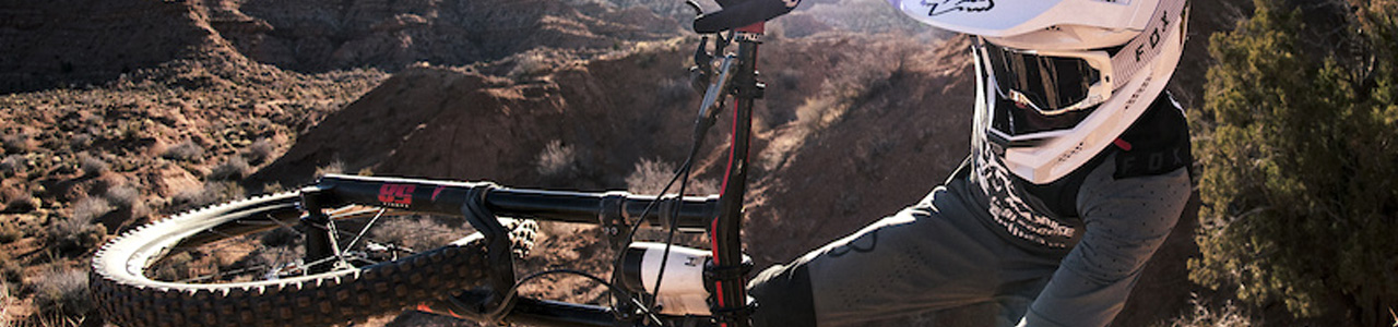 "CANVAS" Bas Van Steenbergen volando por el desierto de Utah