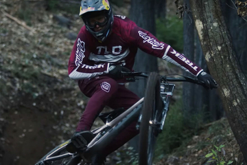 Brandon Semenuk rodando con los nuevos tenis Etnies en "Amygdala"