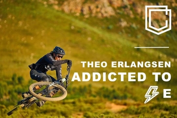 "Addicted to E" Theo Erlangsen volando sobre su E-bike