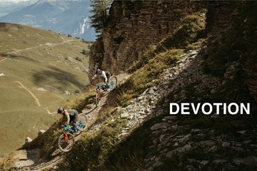 Devotion - Morgane y Emilie | Pivot Cycles