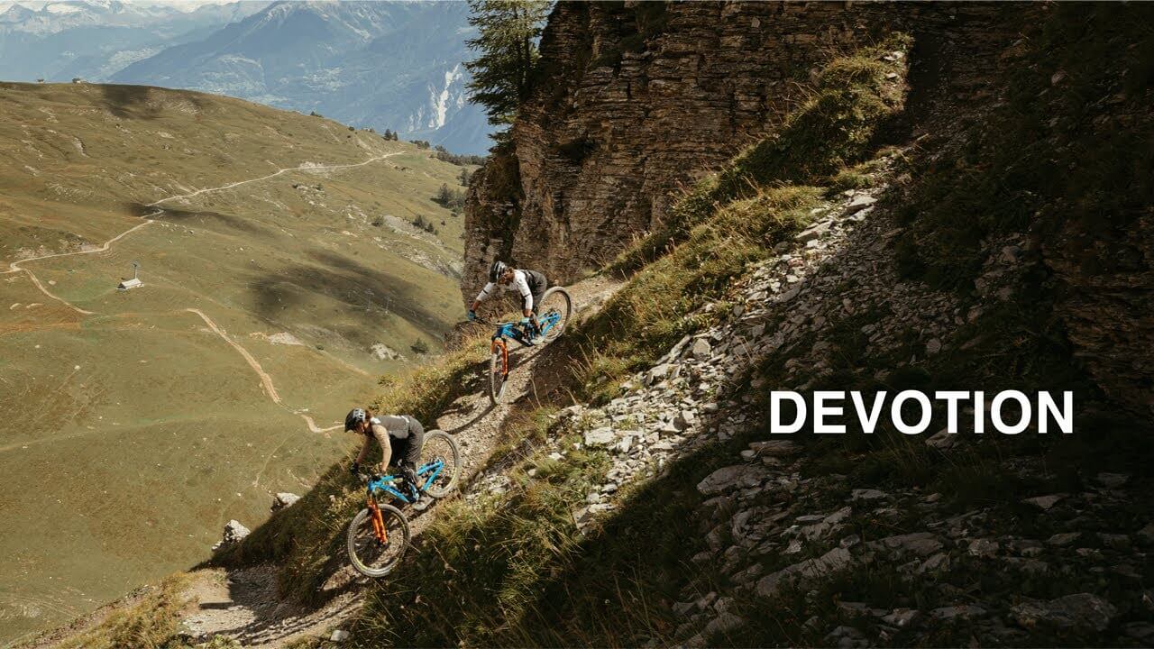 Devotion - Morgane y Emilie | Pivot Cycles