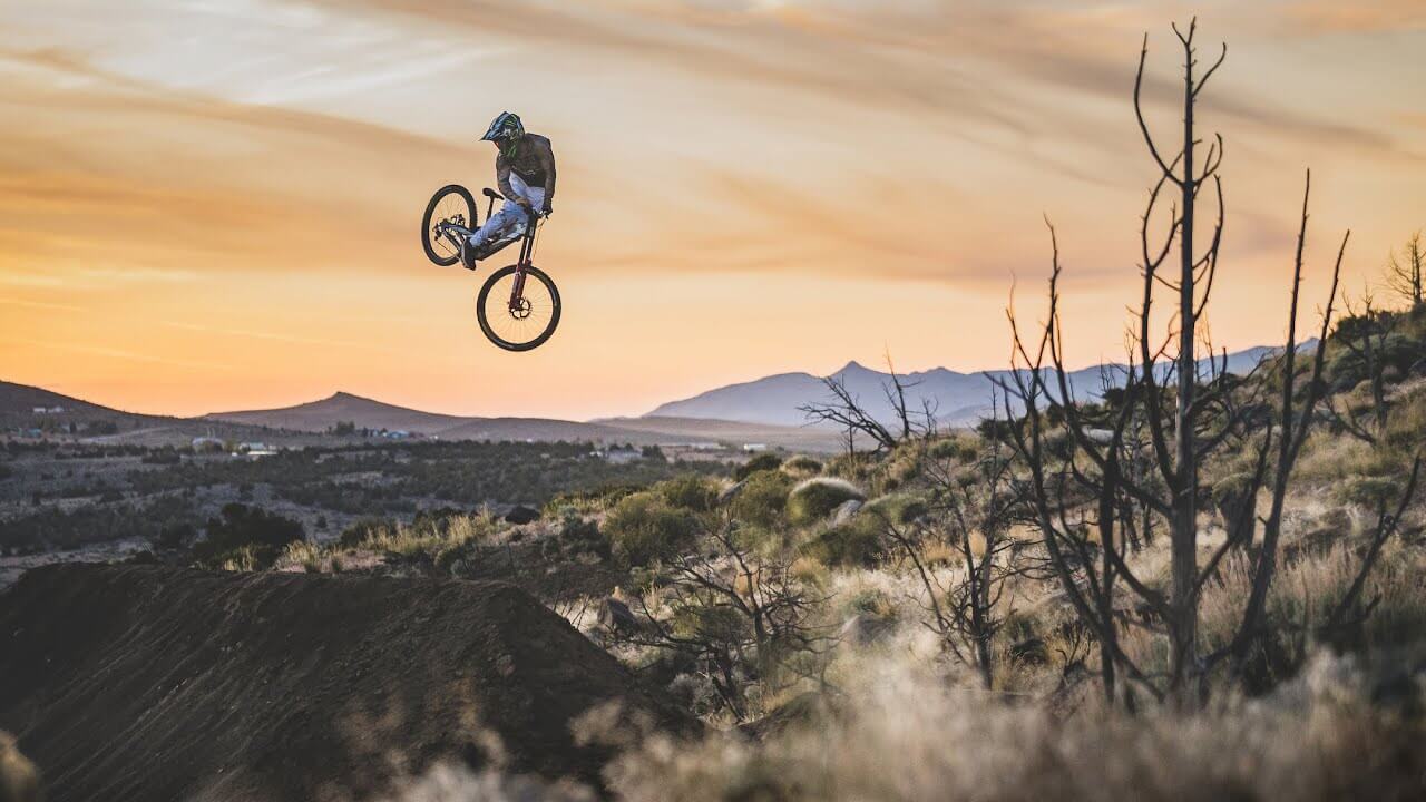 Cam Zink con la backflip mas larga de la historia en su video - Sandbox