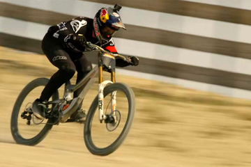 Aaron Gwin a toda velocidad en el Ep. 3 de "TIMELESS"