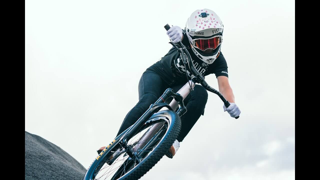 Ride Every Day | Caroline Buchanan abre la puerta del freeride femeníl