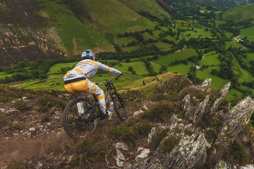 THE KNIFE EDGE- Gee Atherton al filo de la navaja