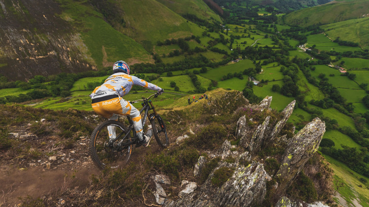 THE KNIFE EDGE- Gee Atherton al filo de la navaja