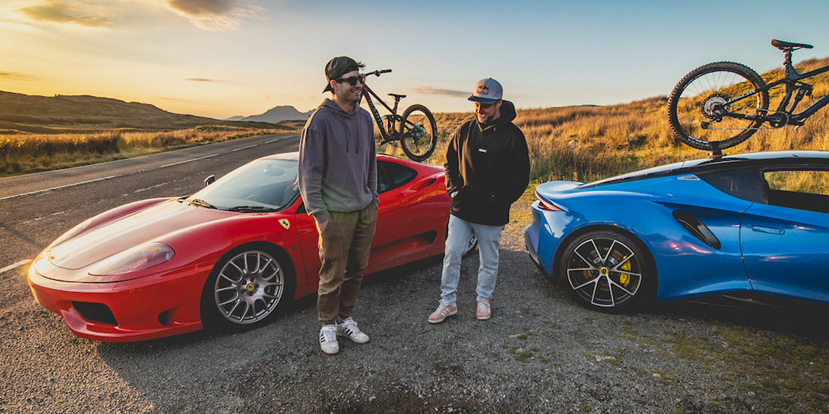 Matt Jones y Sam Reynolds en un trip ¡con sus autos deportivos!