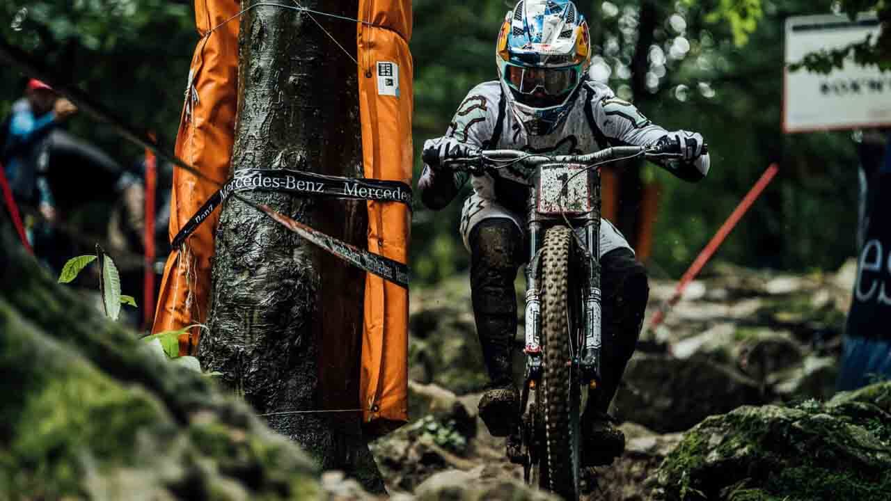 Entra a ver las bajadas ganadoras en Les Gets | Downhill World Cup