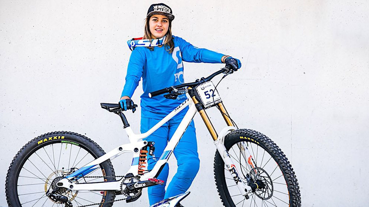 Raw | Marine Cabirou está lista para las carreras | Shimano